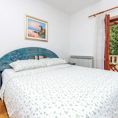 Stunning In Zaton Veliki With Kitchen