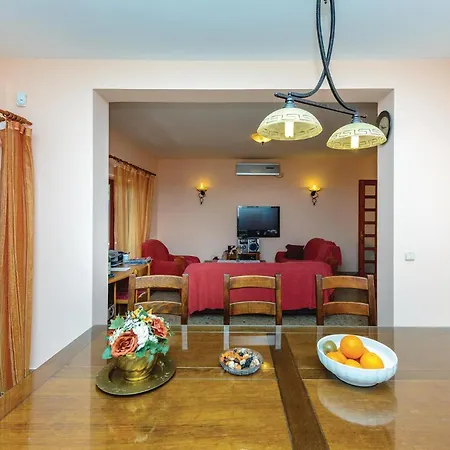 Stunning In Zaton Veliki With Kitchen Holiday home