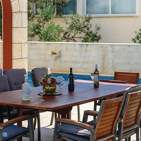 Stunning In Zaton Veliki With Kitchen *