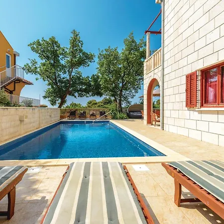 Stunning In Zaton Veliki With Kitchen Holiday home