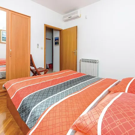 Stunning In Zaton Veliki With Kitchen Holiday home *