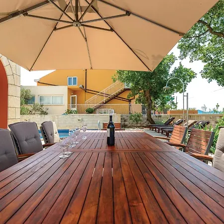 Stunning In Zaton Veliki With Kitchen *