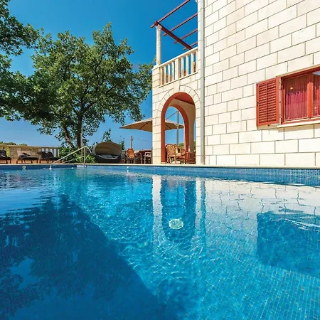 Stunning In Zaton Veliki With Kitchen Holiday home