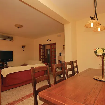 Stunning In Zaton Veliki With Kitchen