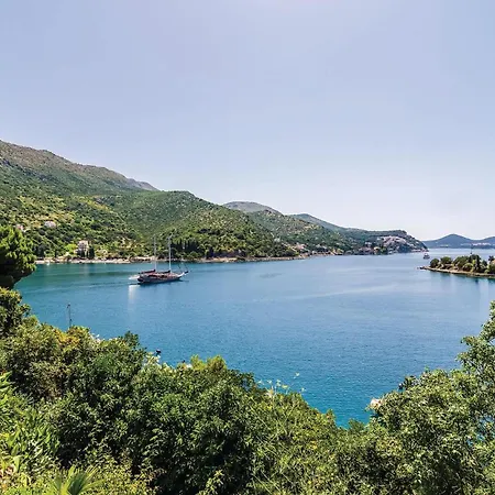 Stunning In Zaton Veliki With Kitchen Holiday home *