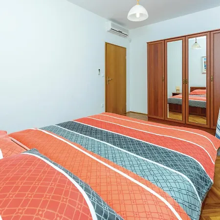 Stunning In Zaton Veliki With Kitchen *